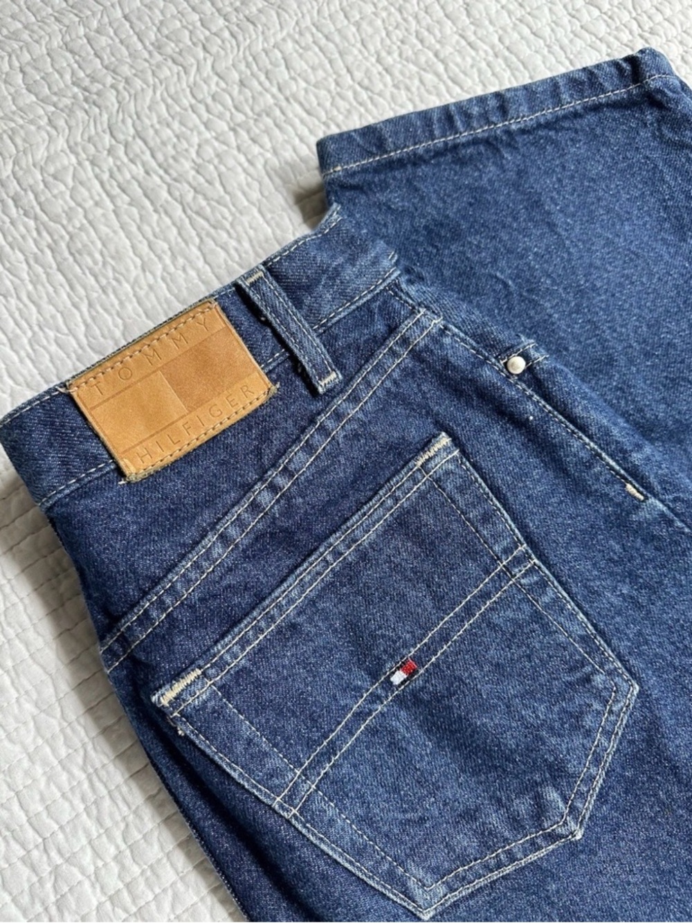 90’s Tommy Hilfiger women’s Classic blue denim Jeans size 6